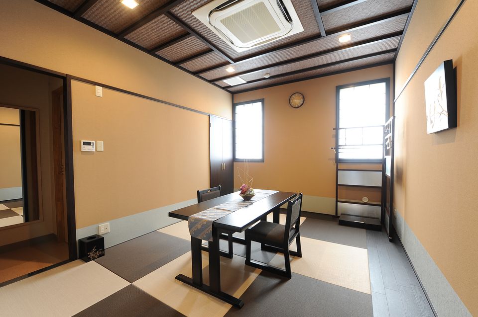 寺院控室：お勤めをいただく、宗教関係者の控室も別室にて用意しております。