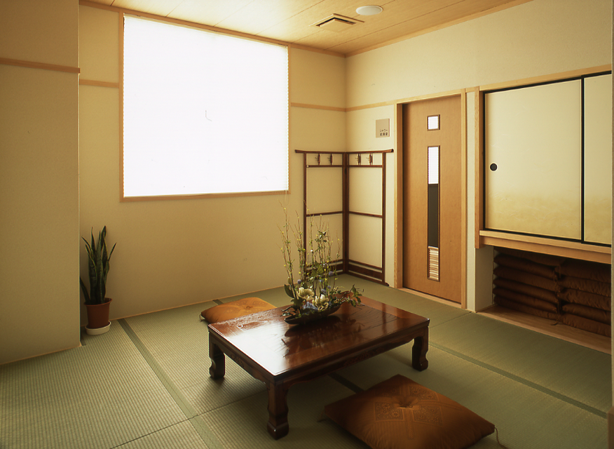 寺院控室：お勤めをいただく、宗教関係者の控室も別室にて用意しております。