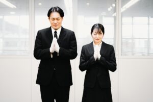 葬儀屋と葬儀社の違いは？4つの種類や選ぶ際の注意点をわかりやすく解説