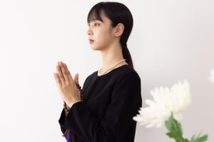 直葬にふさわしい遺族・参列者の服装とは｜家族のみなら普段着でもよい？