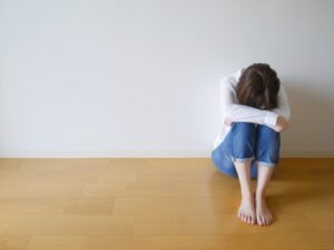 喪失感と虚無感の正体とは？少しずつ軽くする方法や周囲の方ができることも